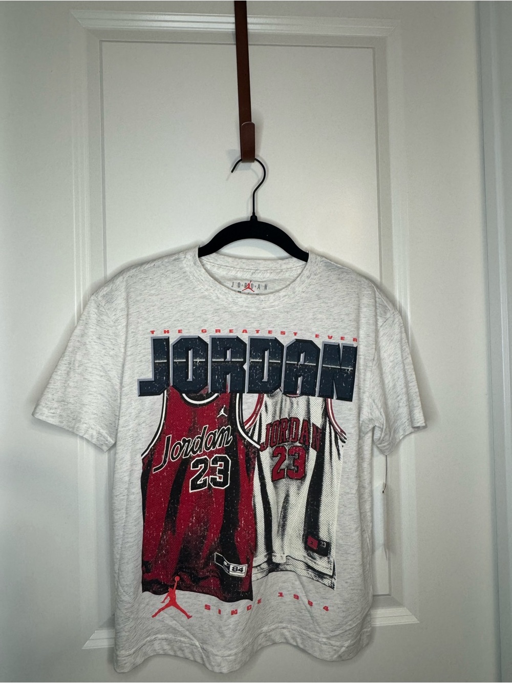 Jordan Kids Short-Sleeve Graphic Tee in Heather White, Red and Black
